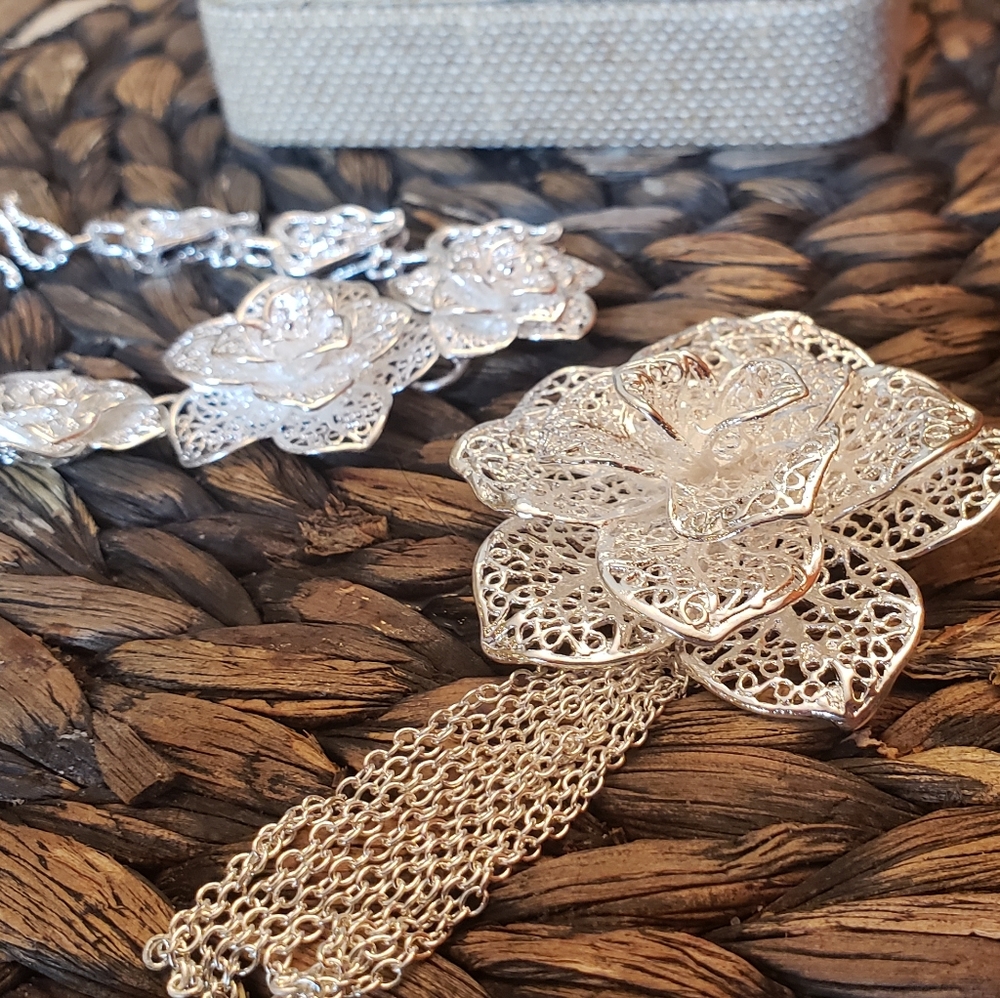 Silver flower charm & matching bracelet